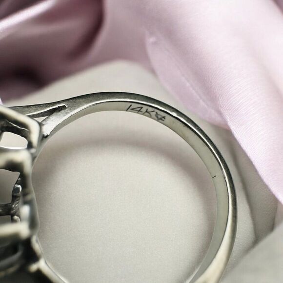 ANTIQUE- 14k White Gold- Flower Style -.25CT Diamond Cluster Ring -Sz 4.5- 3.1g - Picture 11 of 16